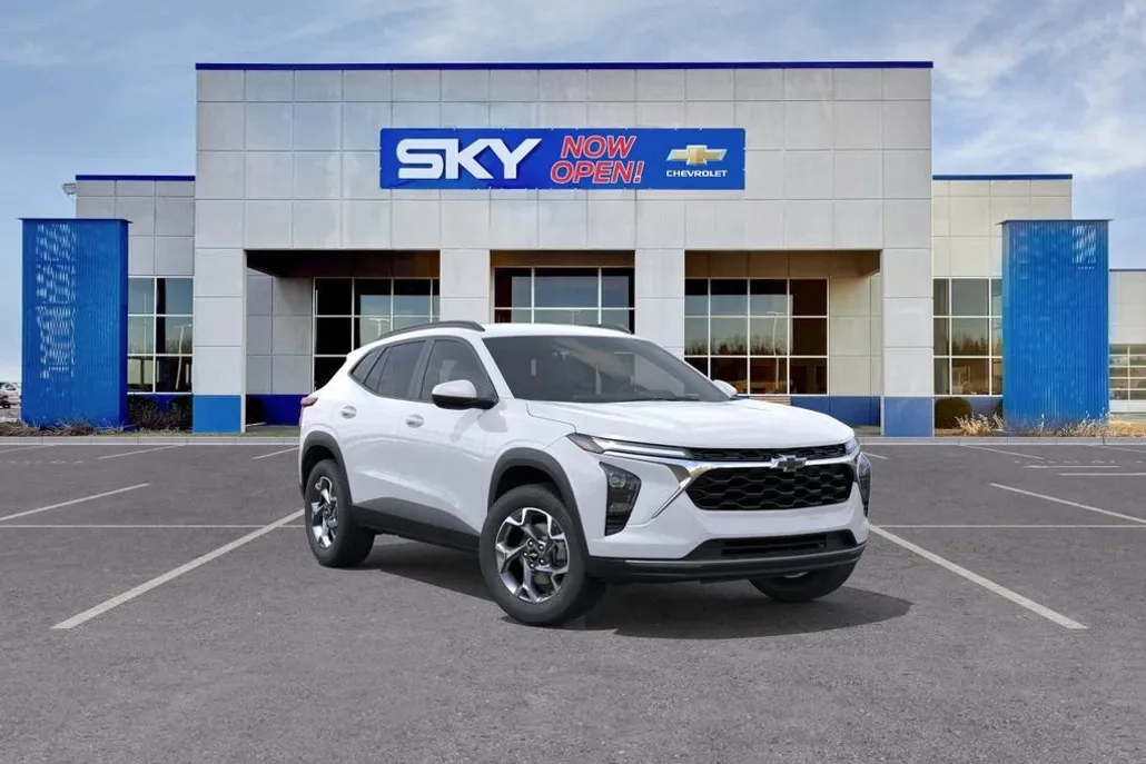 2025 Chevrolet Trax LT photo 1