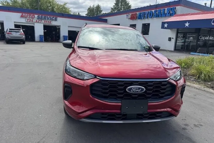 2024 Ford Escape ST-Line photo 1