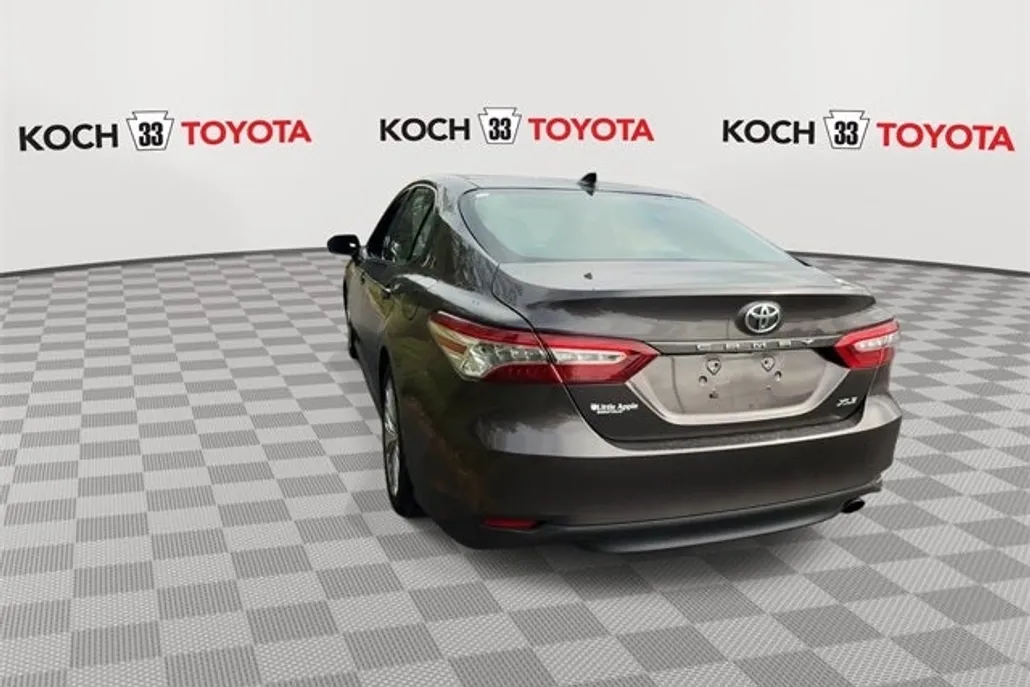 2018 Toyota Camry XLE photo 1