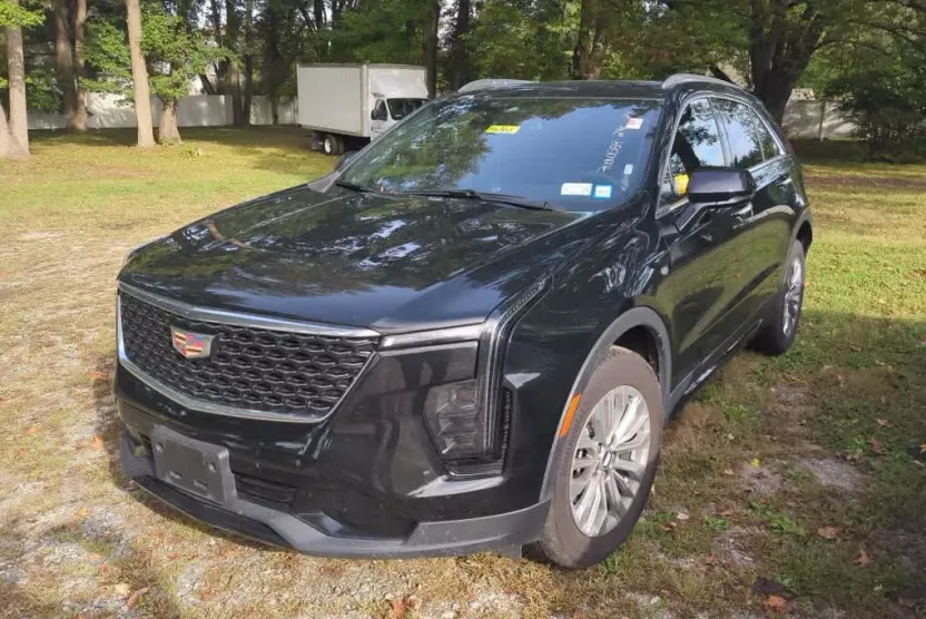 2024 Cadillac XT4 Premium Luxury photo 1