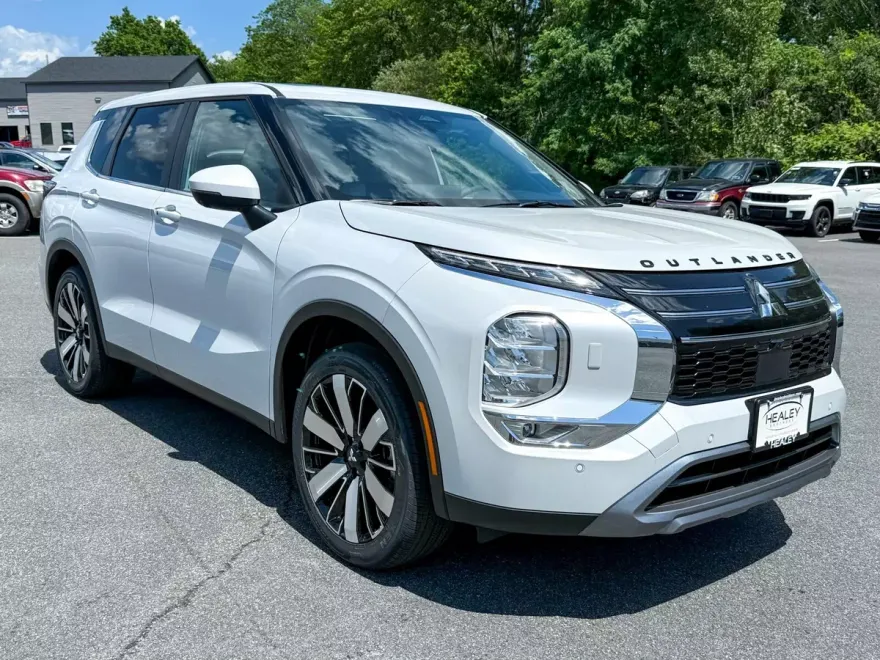 2025 Mitsubishi Outlander SE Ralliart photo 1