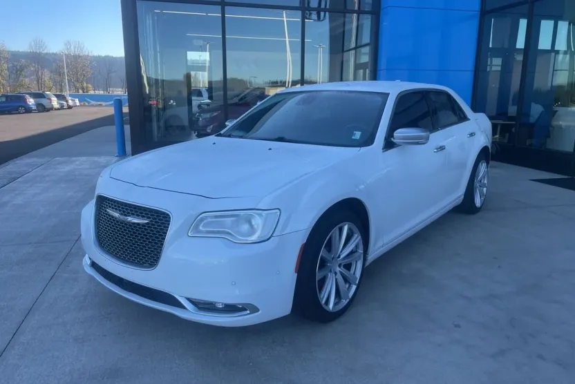 2020 Chrysler 300 C photo 1