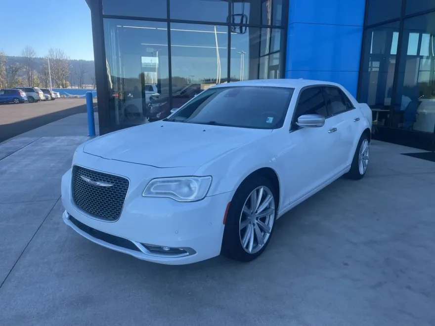 2020 Chrysler 300 C photo 1