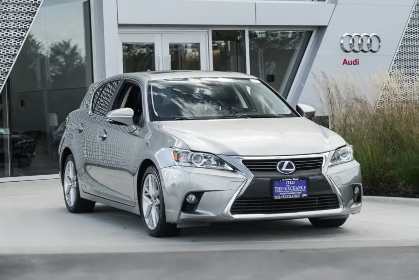 2017 Lexus CT 200h photo 1