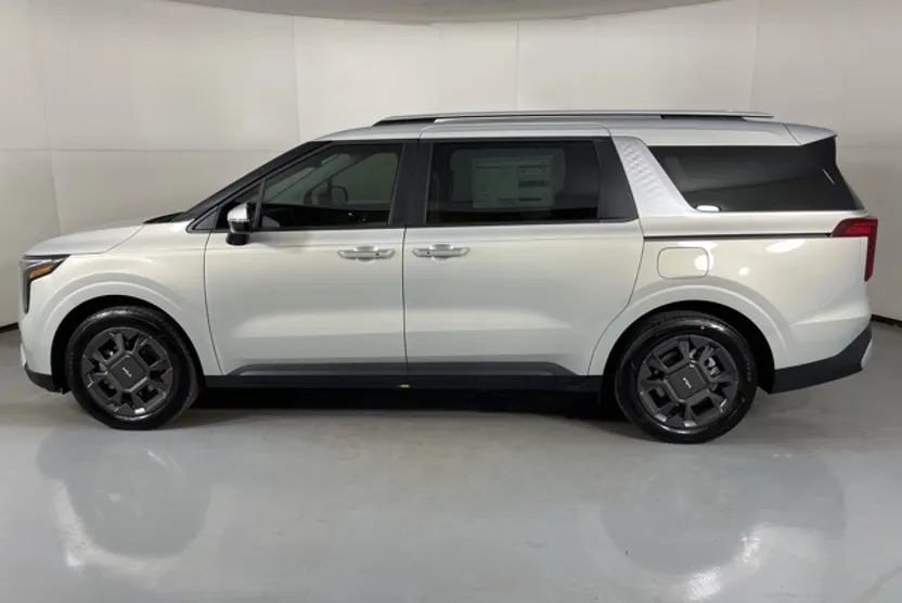 2026 Kia Carnival EX photo 1
