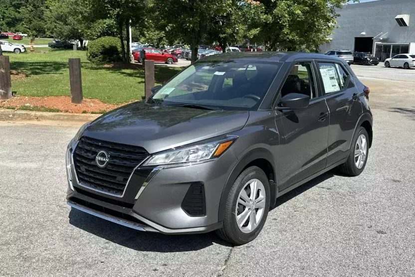 2025 Nissan Kicks Play S photo 1