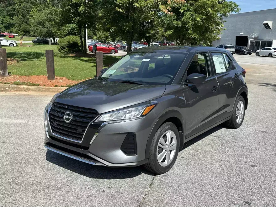 2025 Nissan Kicks Play S photo 1