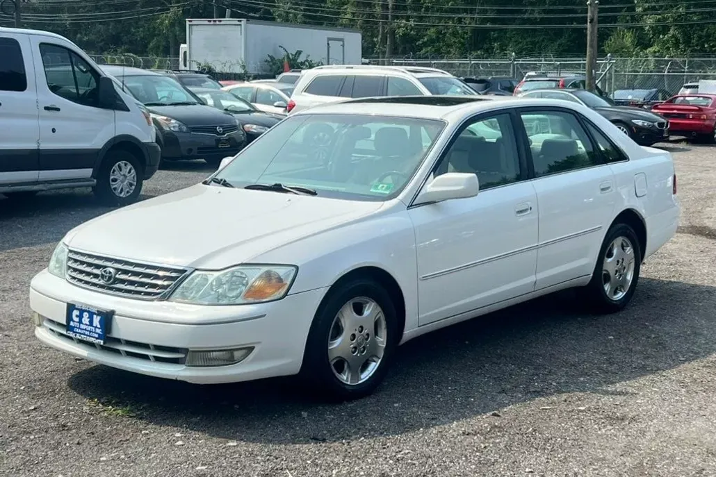 2004 Toyota Avalon XLS Premium photo 1
