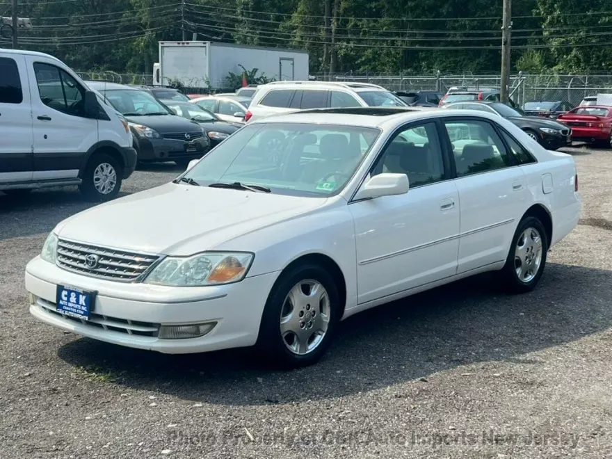 2004 Toyota Avalon XLS Premium photo 1