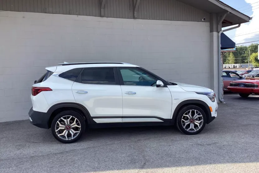 2023 Kia Seltos SX photo 1