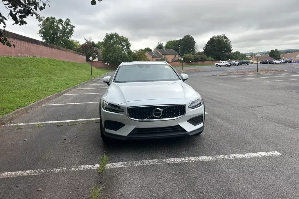 2020 Volvo V60 Cross Country T5 photo 1