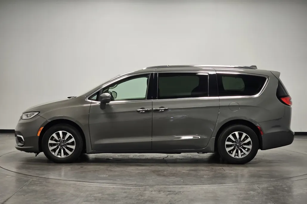 2021 Chrysler Pacifica Touring L photo 1