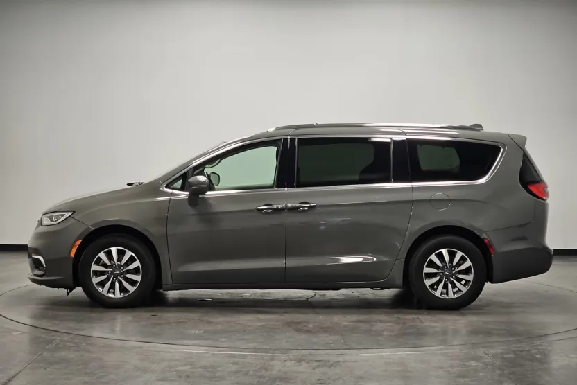 2021 Chrysler Pacifica Touring L photo 1