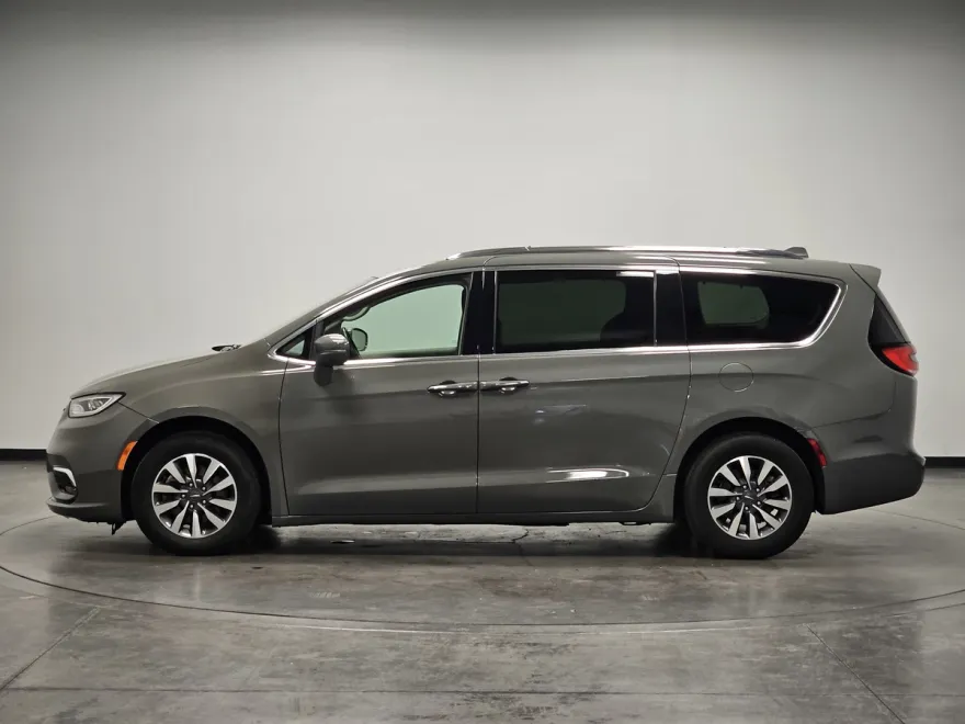 2021 Chrysler Pacifica Touring L photo 1