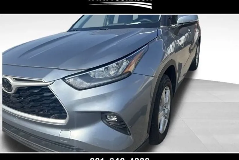 2020 Toyota Highlander LE photo 1