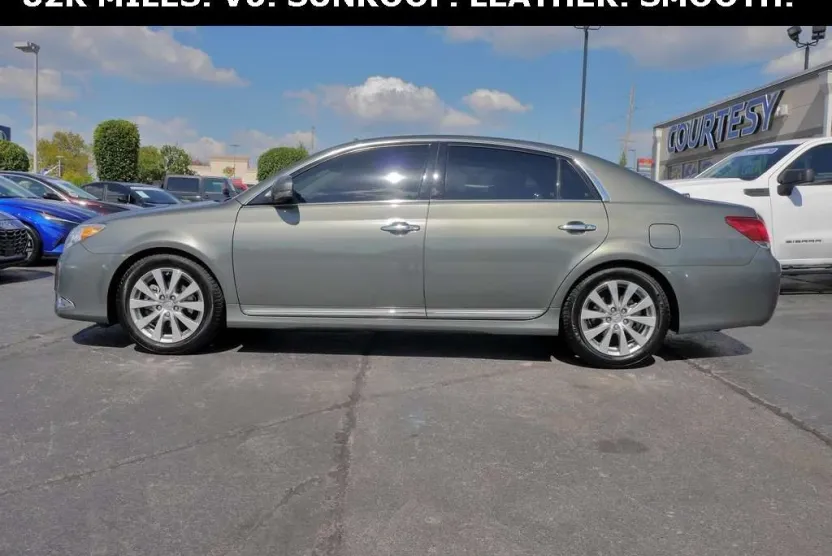2011 Toyota Avalon Limited photo 1