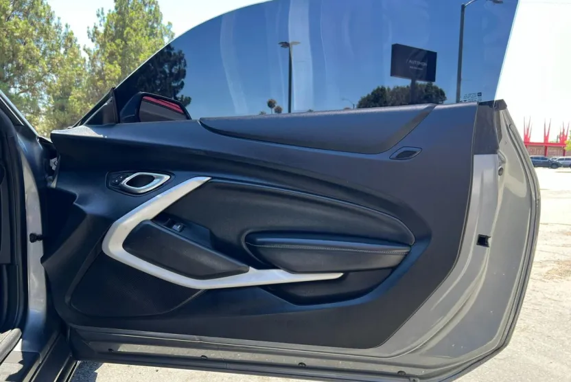 2019 Chevrolet Camaro 1LS 1LT photo 1