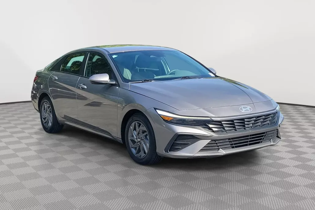 2024 Hyundai Elantra SEL photo 1