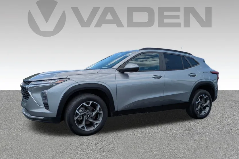 2024 Chevrolet Trax LT photo 1