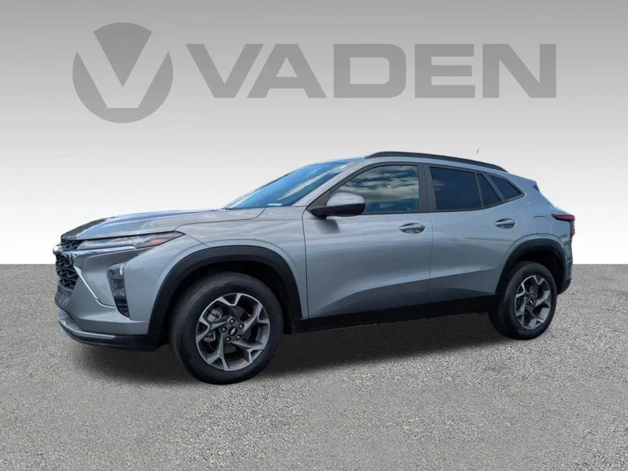2024 Chevrolet Trax LT photo 1