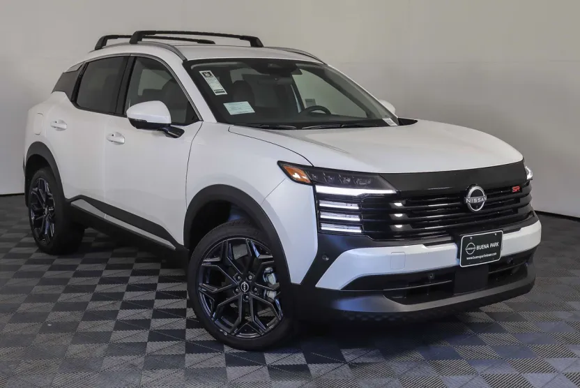 2025 Nissan Kicks SR photo 1