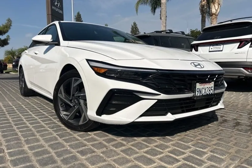 2024 Hyundai Elantra SEL Convenience photo 1
