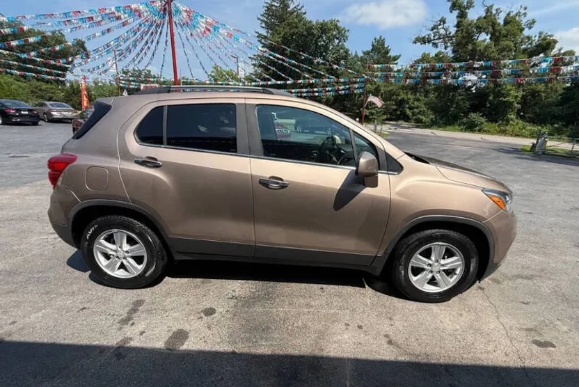 2018 Chevrolet Trax LT photo 1