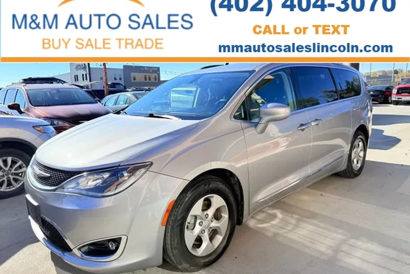 2017 Chrysler Pacifica Touring Plus photo 1