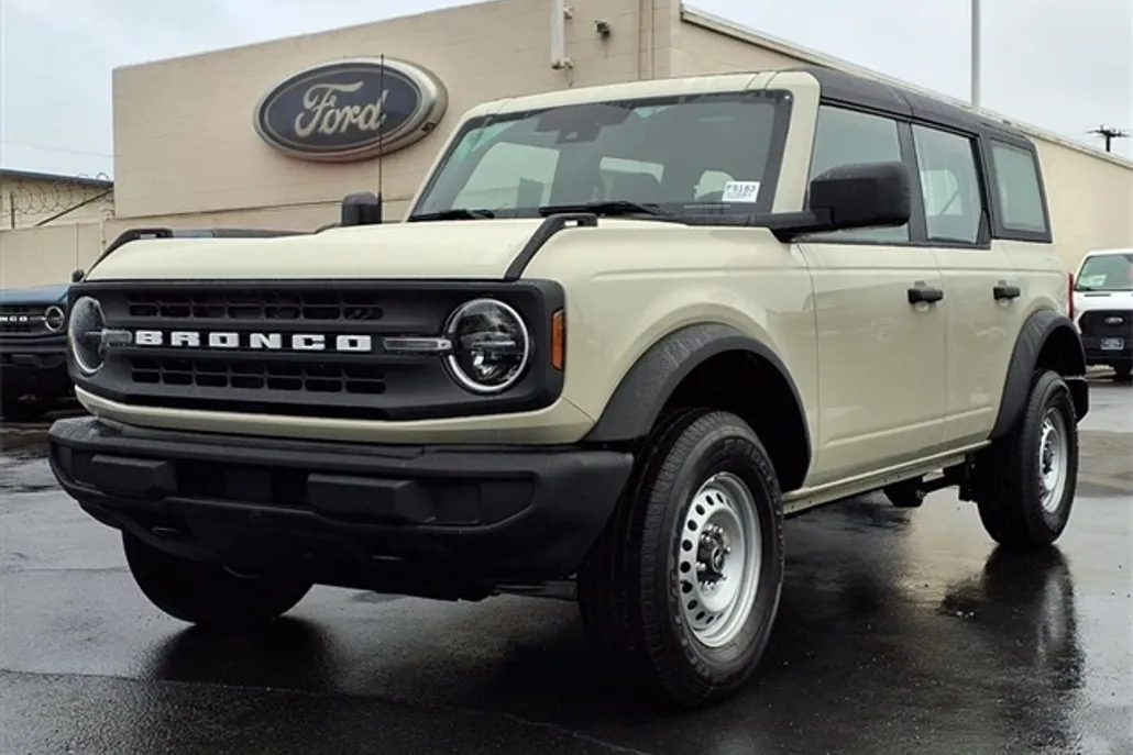 2025 Ford Bronco Base photo 1