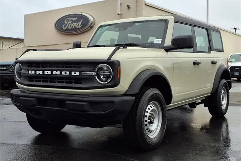 2025 Ford Bronco Base photo 1