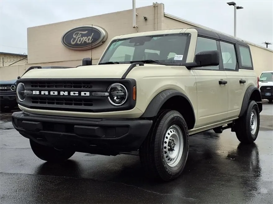 2025 Ford Bronco Base photo 1