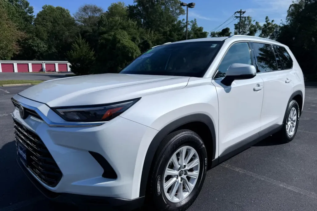 2024 Toyota Grand Highlander XLE photo 1
