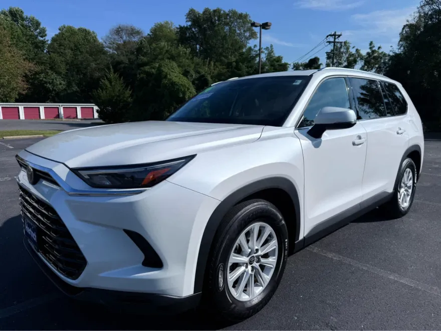 2024 Toyota Grand Highlander XLE photo 1