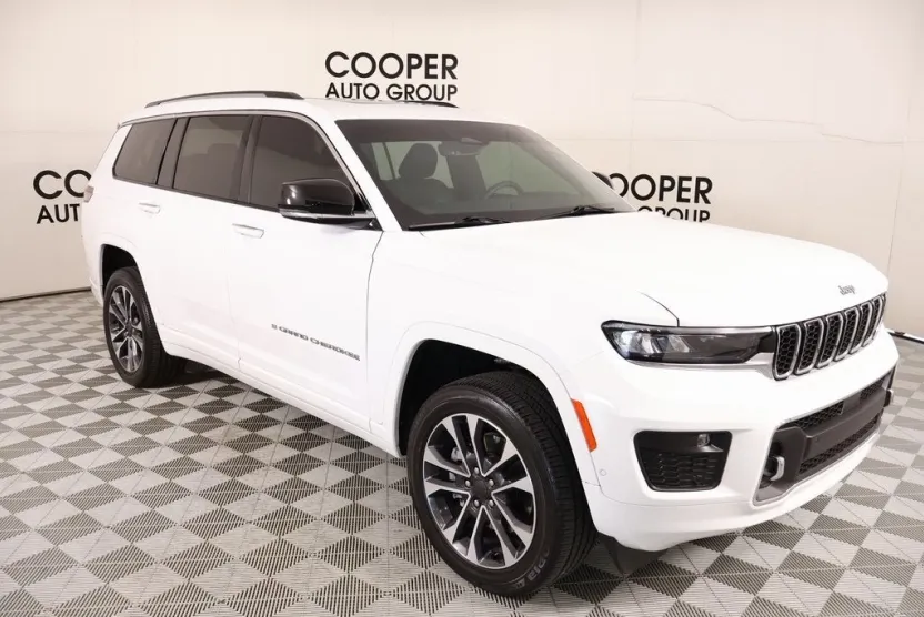 2024 Jeep Grand Cherokee Overland photo 1