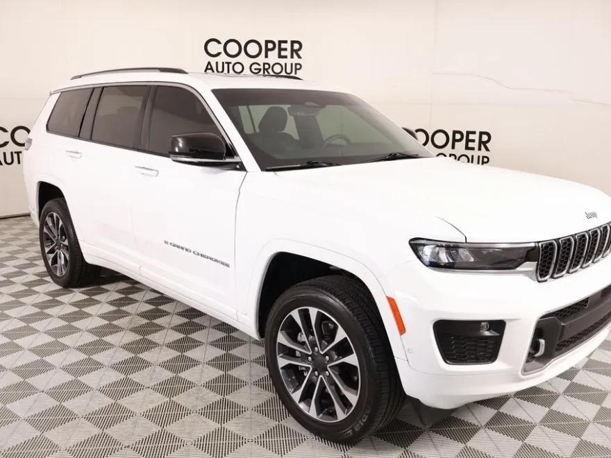 2024 Jeep Grand Cherokee Overland photo 1