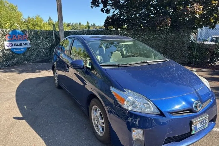 2011 Toyota Prius Two photo 1