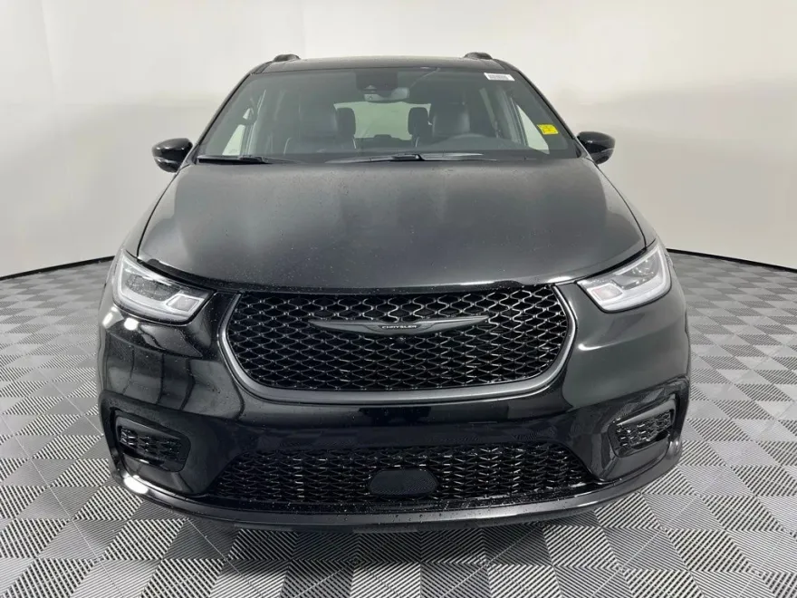 2026 Chrysler Pacifica Limited photo 1
