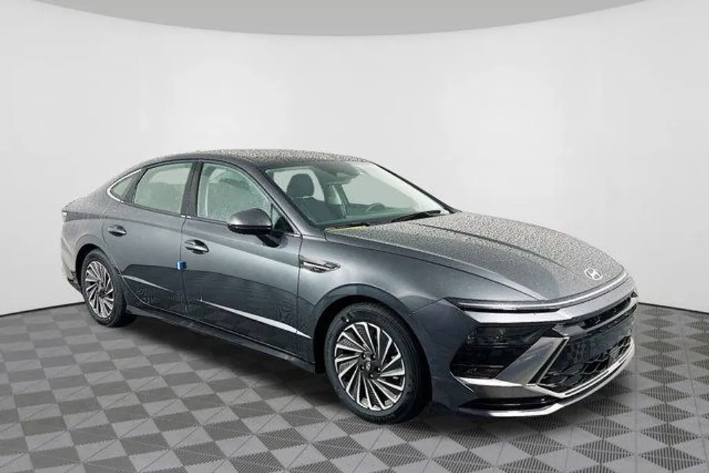 2025 Hyundai Sonata Hybrid SEL photo 1