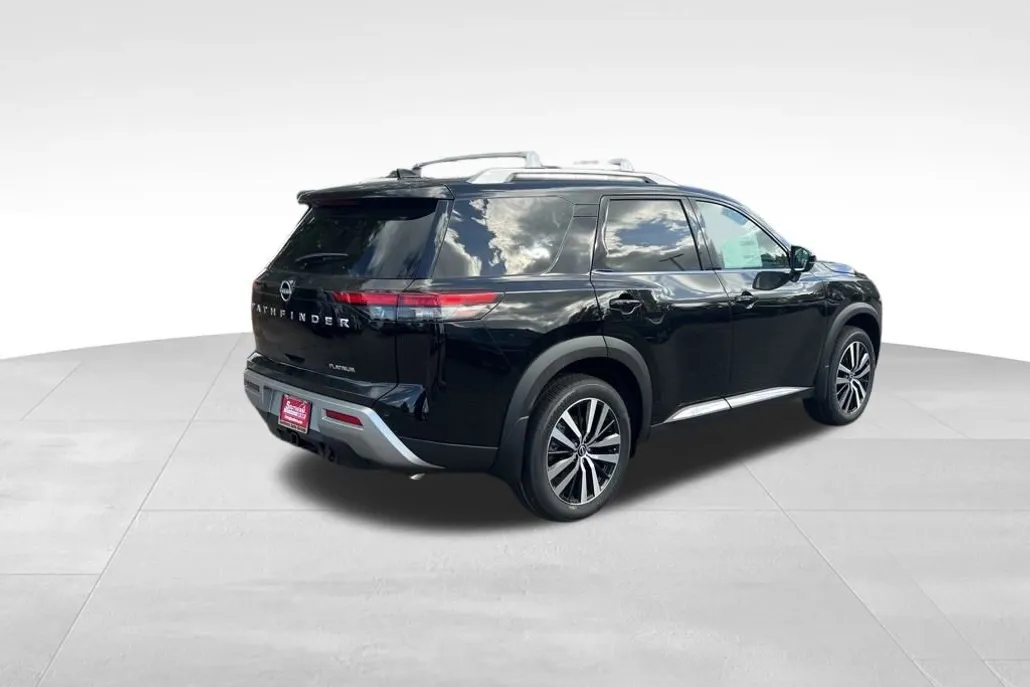 2025 Nissan Pathfinder Platinum photo 1