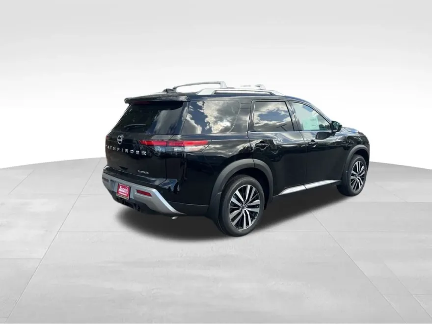 2025 Nissan Pathfinder Platinum photo 1