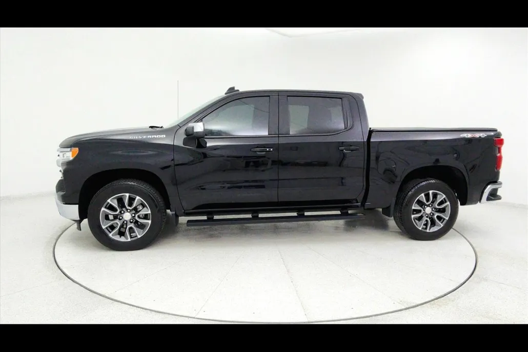 2023 Chevrolet Silverado 1500 LT photo 1
