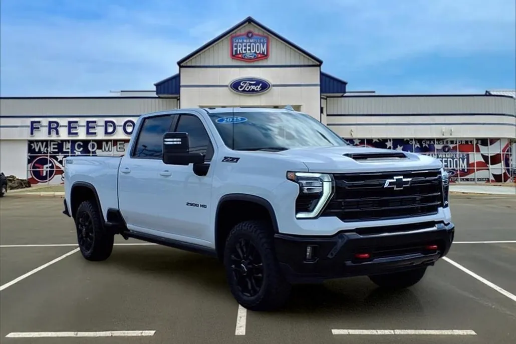 2025 Chevrolet Silverado 2500HD LTZ photo 1