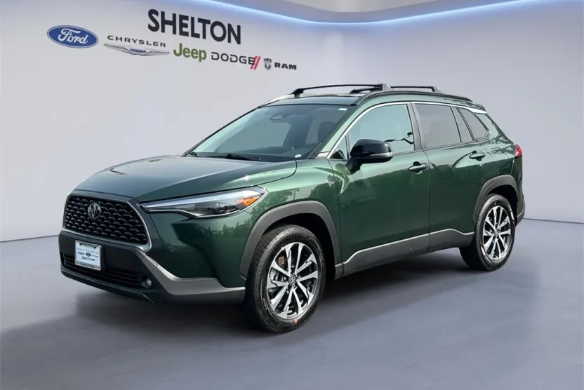 2025 Toyota Corolla Cross XLE photo 1