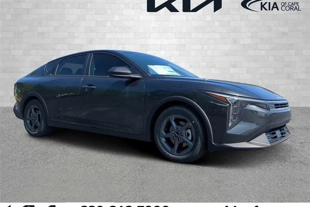 2025 Kia K4 LXS photo 1
