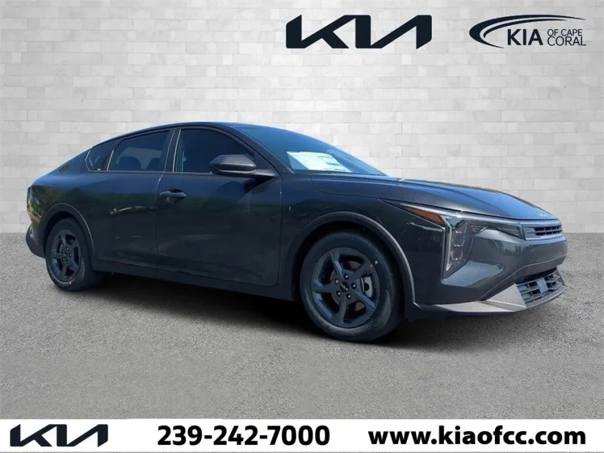 2025 Kia K4 LXS photo 1
