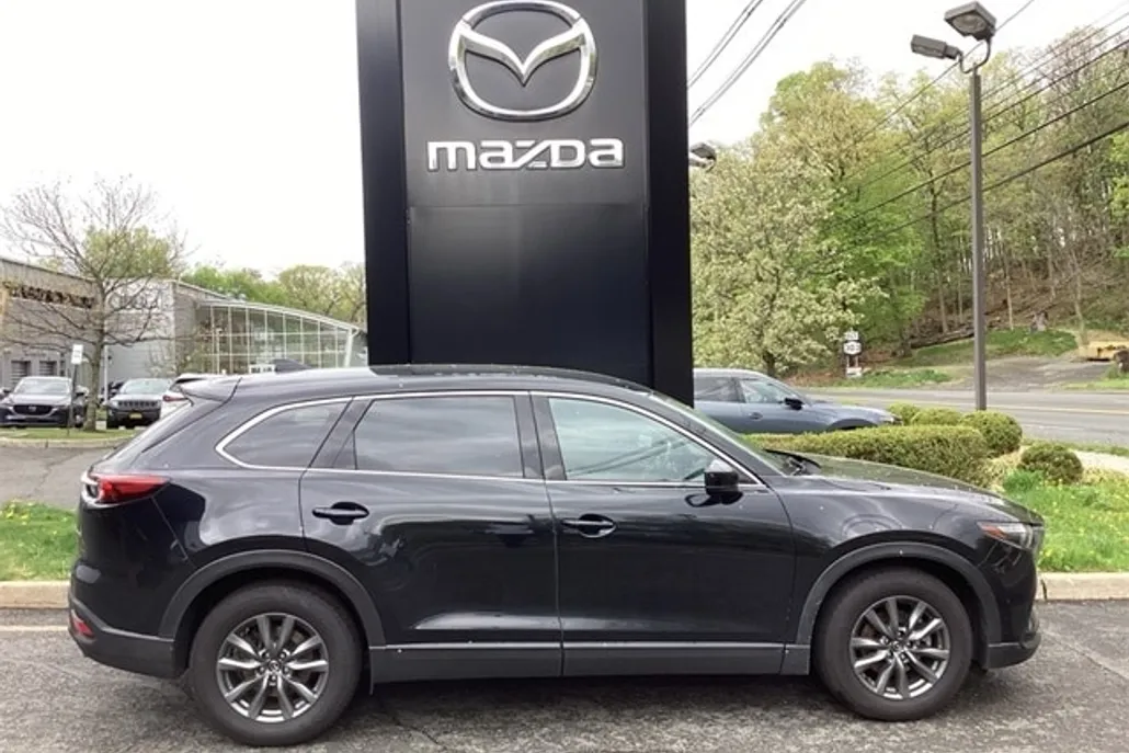 2022 Mazda CX-9 Touring photo 1