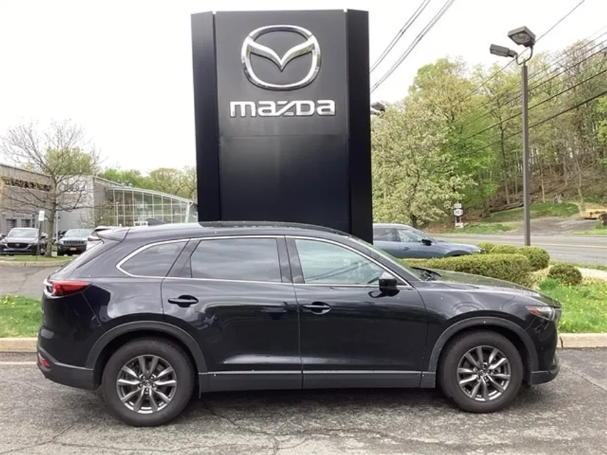 2022 Mazda CX-9 Touring photo 1