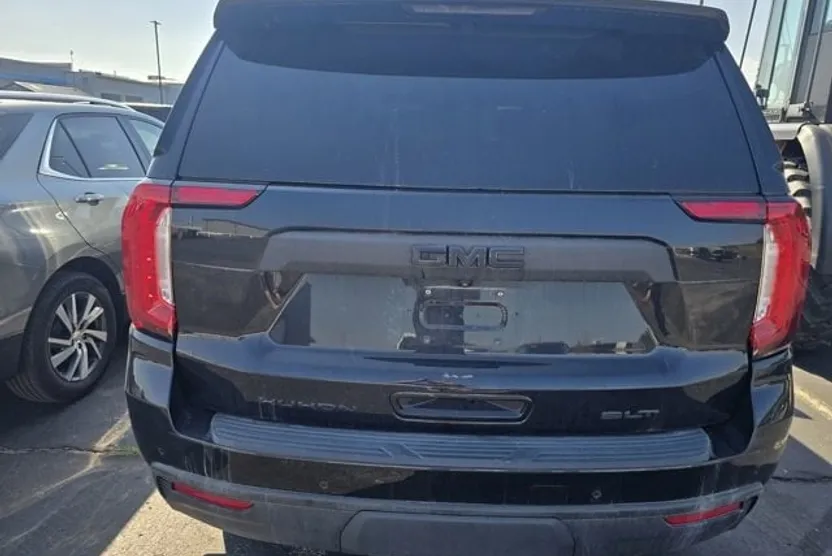 2023 Gmc Yukon SLT photo 1