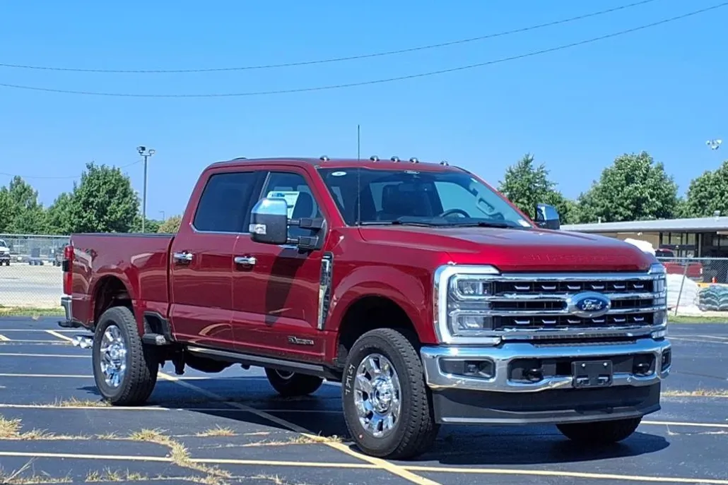 2025 Ford F-350 Lariat photo 1