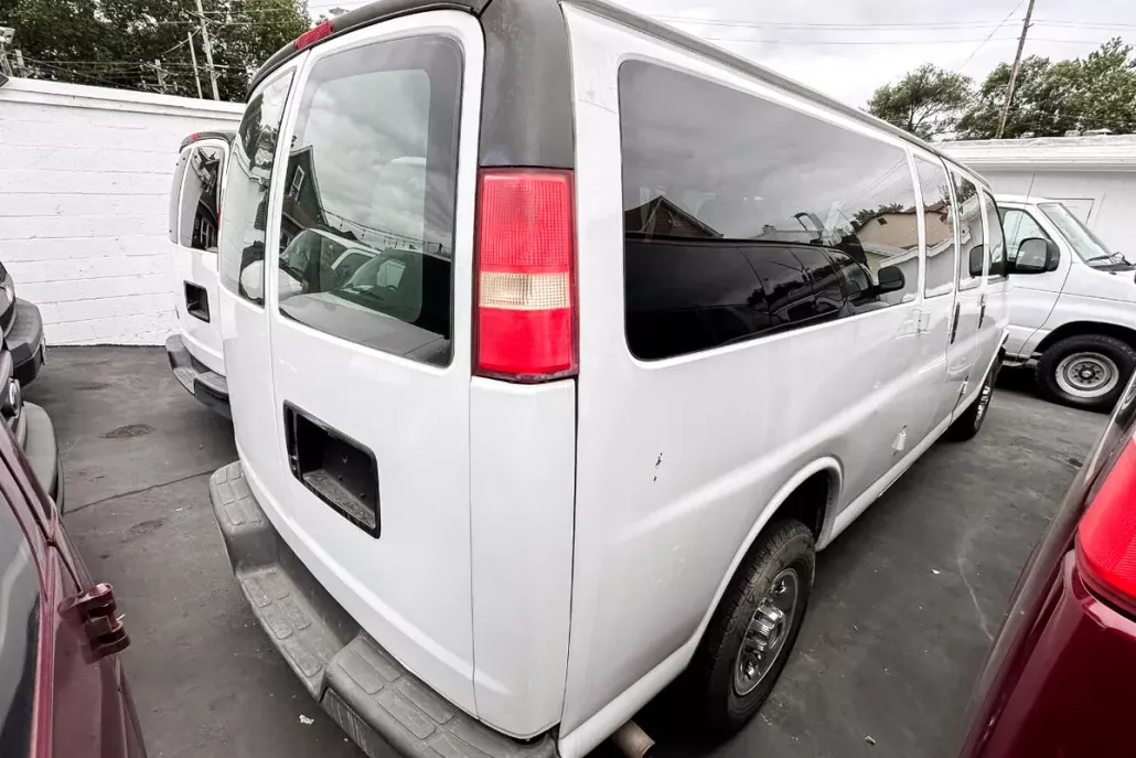2007 Chevrolet Express LS 3500 photo 1